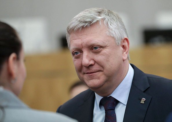 Член Комитета по государственному строительству и законодательству Дмитрий Вяткин