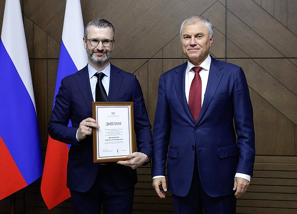 Председатель Государственной Думы Вячеслав Володин и первый заместитель директора Дирекции информационных программ АО «Первый канал» Антон Вольский