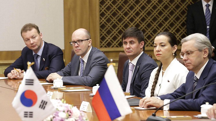 Официальный визит Председателя Государственной Думы Федерального Собрания Российской Федерации Сергея Нарышкина в Республику Корея. Встреча с председателем Национального Собрания Республики Корея Чон Ый Хва.
