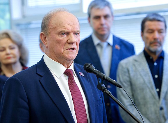 Руководитель фракции КПРФ Геннадий Зюганов