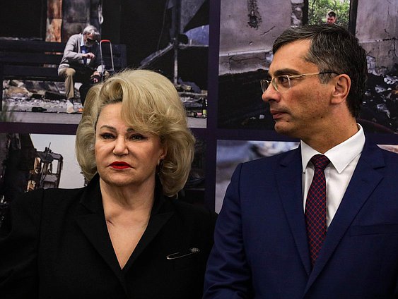 Председатель Комитета по защите семьи, вопросам отцовства, материнства и детства Нина Останина и Председатель Комитета по промышленности и торговле Владимир Гутенев