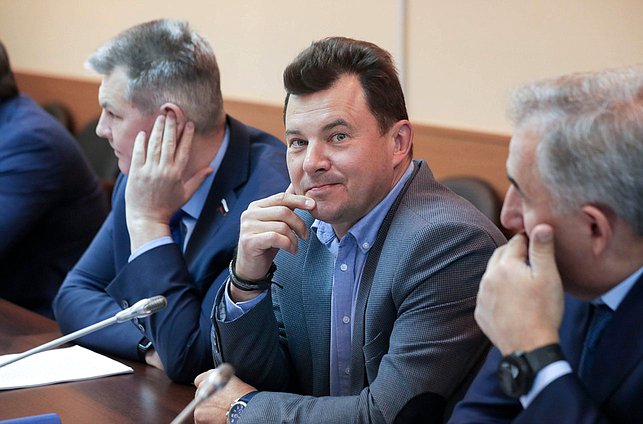 Член Комитета по транспорту и развитию транспортной инфраструктуры Роман Романенко