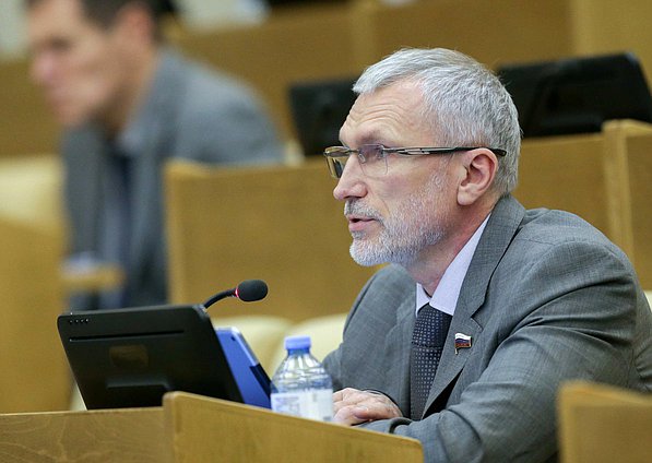 Член Комитета по экономической политике, промышленности, инновационному развитию и предпринимательству Алексей Журавлев