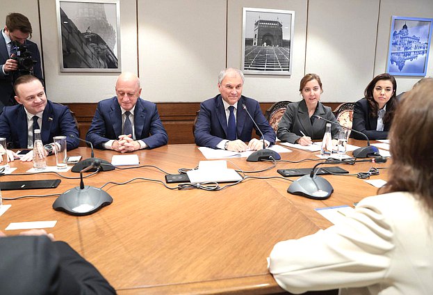 Председатель Государственной Думы Вячеслав Володин и заместители Председателя Государственной Думы Владислав Даванков, Александр Бабаков и Мария Воропаева
