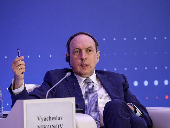 Первый заместитель Председателя Комитета по международным делам Вячеслав Никонов