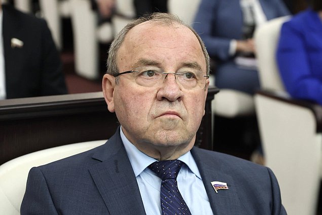 Член Комитета по бюджету и налогам Виктор Селиверстов