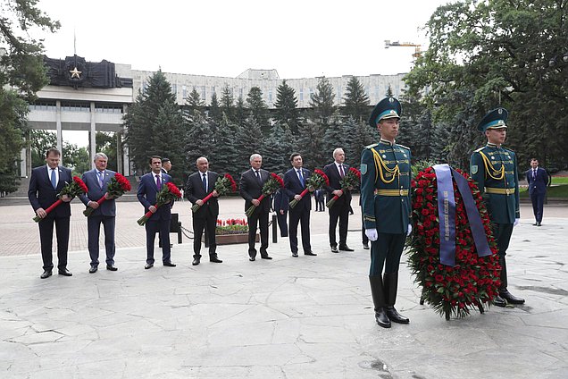 Working visit of Chairman of the State Duma Vyacheslav Volodin to Kazakhstan. Flowers-laying ceremony at the Memorial of Glory in Almaty
