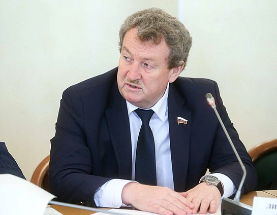 Член Комитета по федеративному устройству и вопросам местного самоуправления Анатолий Литовченко