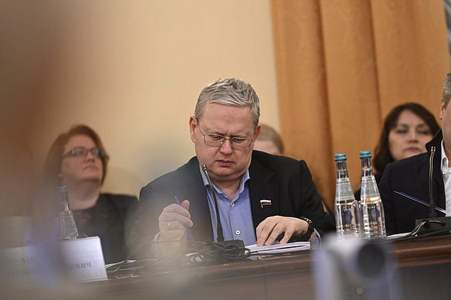 Заместитель Председателя Комитета по экономической политике Михаил Делягин. Сессия "Денежно-кредитная политика"