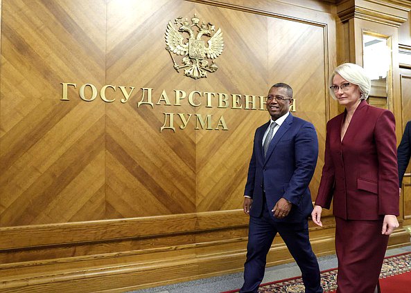 Заместитель Председателя Государственной Думы Виктория Абрамченко и Председатель Национального Собрания Республики Мадагаскар Ситени Тьерри Рандрианасулуниайку