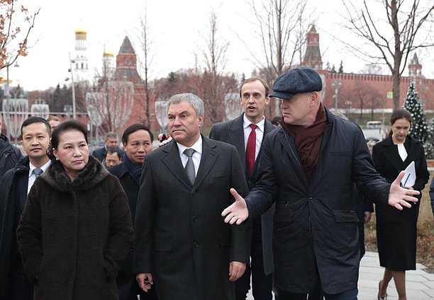 Chairwoman of the National Assembly of Vietnam Nguyễn Thị Kim Ngân, Chairman of the State Duma Viacheslav Volodin and Director of Zaryadye Park Ivan Demidov