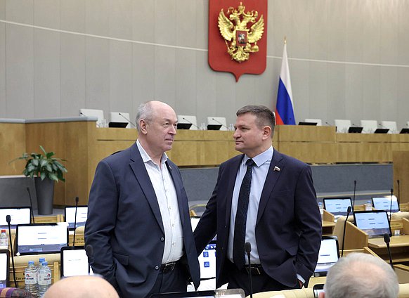 Член Комитета по обороне Евгений Лебедев и заместитель Председателя Комитета по промышленности и торговле Александр Дроздов