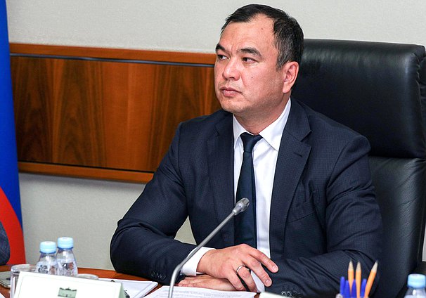 Первый заместитель Председателя Комитета по вопросам собственности, земельным и имущественным отношениям Сергей Тен