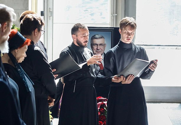 Церемония прощания с членом Комитета по труду, социальной политике и делам ветеранов Михаилом Тарасенко