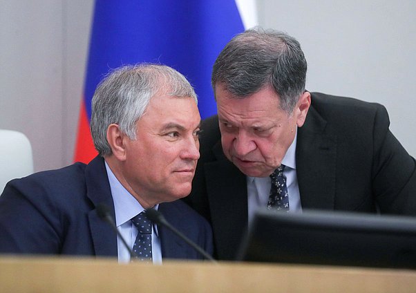 Председатель Государственной Думы Вячеслав Володин и Председатель Комитета по бюджету и налогам Андрей Макаров