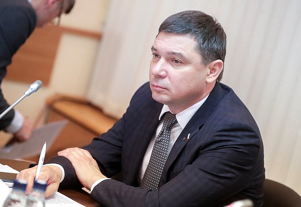 Первый заместитель Председателя Комиссии по обеспечению жилищных прав граждан Евгений Первышов