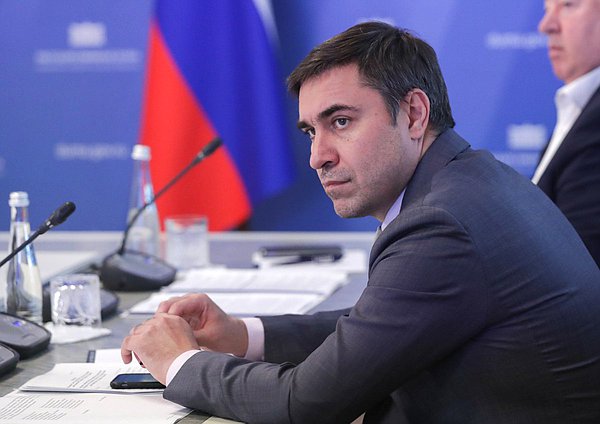 Председатель Комитета по охране здоровья Дмитрий Хубезов