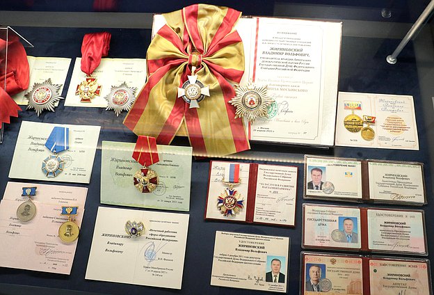 Открытие выставки, посвященной памяти Владимира Жириновского