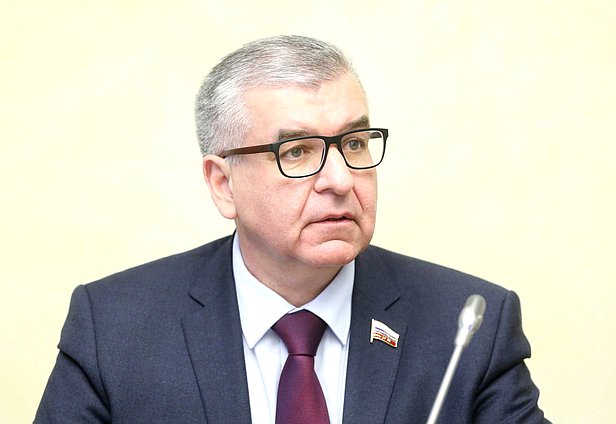 Первый заместитель Председателя Комитета по федеративному устройству и вопросам местного самоуправления Игорь Сапко