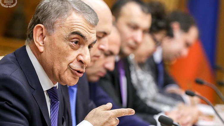 Председатель Национального Собрания Республики Армения Ара Баблоян во время встречи. Автор фото: Анна Исакова/Фотослужба Государственной Думы.

