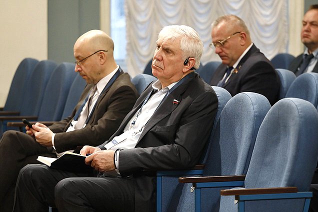 Заместитель руководителя фракции "Справедливая Россия" Алексей Чепа. Сессия "Производство и инвестиции"