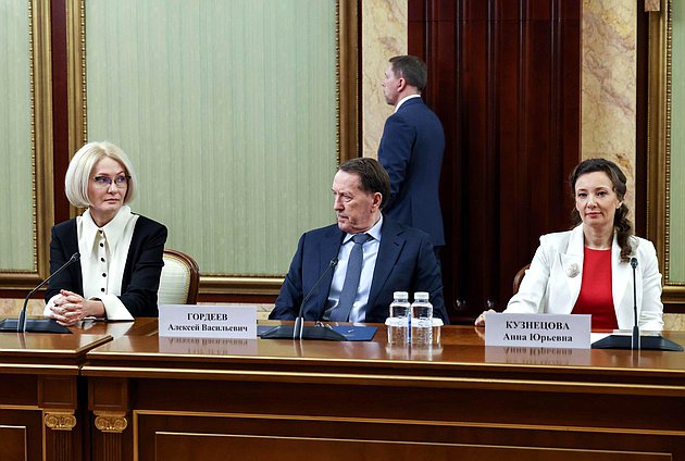 Заместители Председателя Государственной Думы Виктория Абрамченко, Алексей Гордеев и Анна Кузнецова