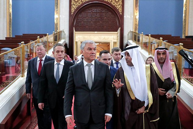 رئيس مجلس الدوما فياتشيسلاف فولودين. معاينة مبنى مجلس الشورى للمملكة العربية السعودية