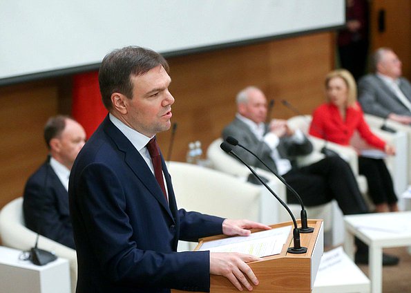 Председатель Комитета по информационной политике, информационным технологиям и связи Леонид Левин
