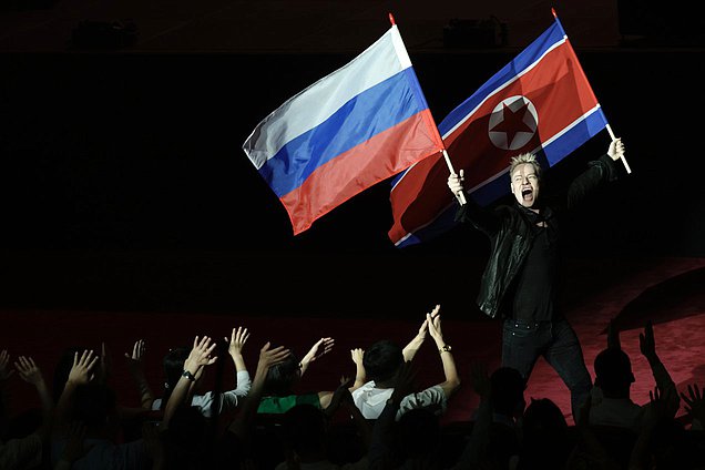 Торжественный концерт российских артистов в честь 80-летия освобождения Кореи
