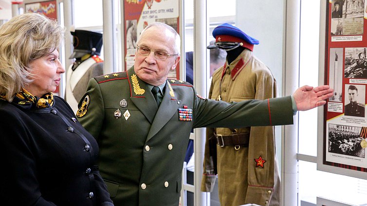 Открытие передвижной представительской выставки «Внутренние войска – войска правопорядка».

