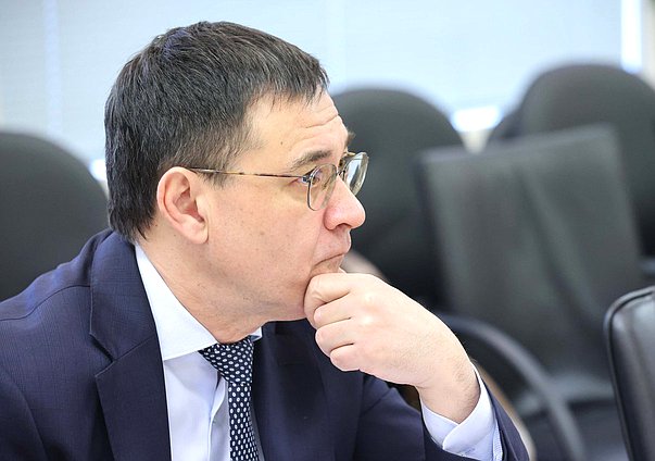 Первый заместитель Председателя Комитета по энергетике Валерий Селезнев