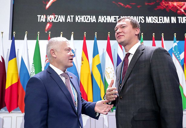 Chairman of the Committee on Security and Corruption Control Vasilii Piskarev and Chairman of the Committee on Physical Culture, Sport and Youth Affairs Mikhail Degtiarev