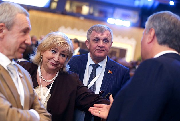 Deputy Chairwoman of the Committee on Issues of Family, Women and Children Elena Vtorygina and First Deputy Chairman of the Committee on Labor, Social Policy and Veterans' Affairs Nikolai Kolomeitsev