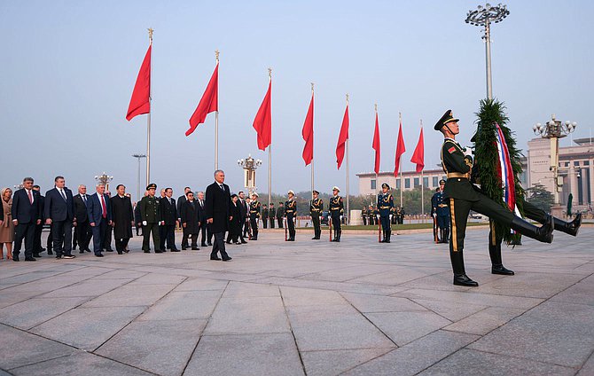 Chairman of the State Duma Vyacheslav Volodin and members of the State Duma delegation laid flowers at the Monument to the People's Heroes in Beijing