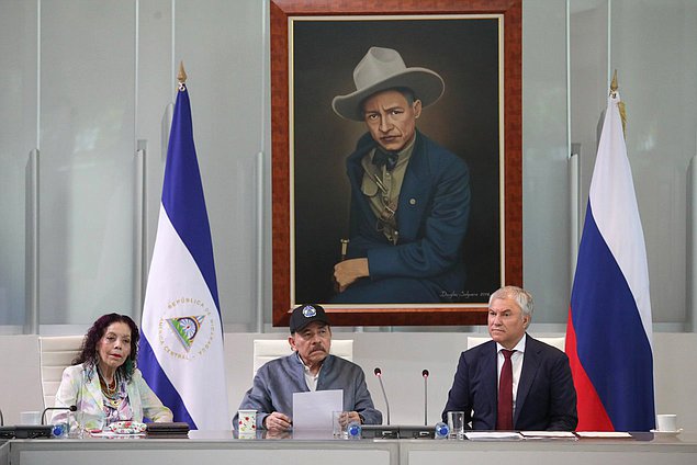La Vicepresidenta de la República de Nicaragua Rosario Murillo Zambrana, el Presidente de la República Daniel Ortega Saavedra y el Jefe de la Duma Estatal Vyacheslav Volodin
