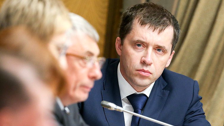 Заместитель председателя Комитета по труду, социальной политике и делам ветеранов Михаил Терентьев