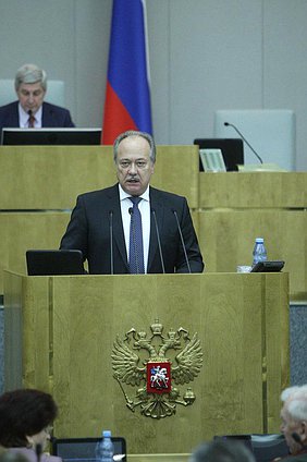 В рамках правительственного часа информация министра Российской Федерации по делам Крыма Олега Савельева.
