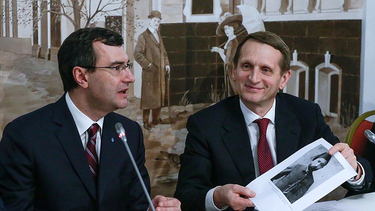Рабочая поездка Председателя Государственной Думы Сергея Нарышкина в Уральский федеральный округ. Осмотр выставки, посвященной истории предпринимательства.