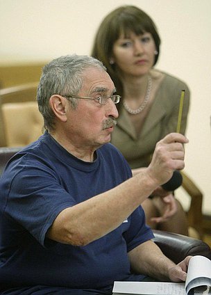 Заседание медиа клуба Государственной Думы.  Гостем клуба стал Рустам Арифджанов.