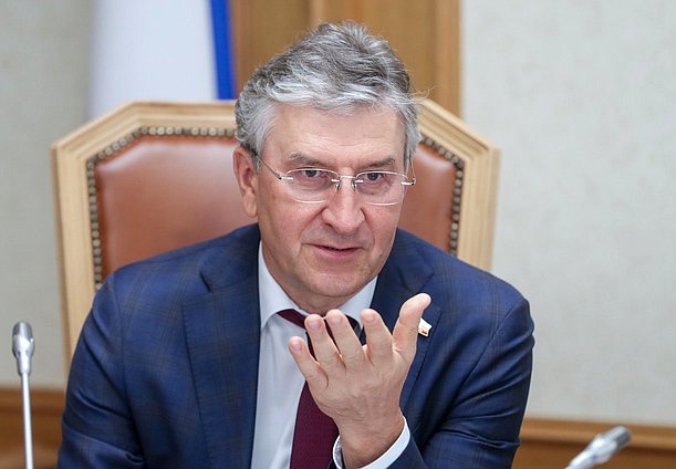 Член Комитета по бюджету и налогам Айрат Фаррахов