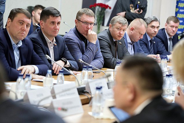 Встреча Министра строительства и ЖКХ РФ Ирека Файзуллина с представителями фракции ЛДПР