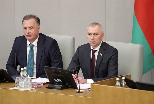 Депутат Палаты представителей Национального собрания Республики Беларусь Андрей Савиных и заместитель председателя Палаты представителей Национального собрания Республики Беларусь Валерий Мицкевич