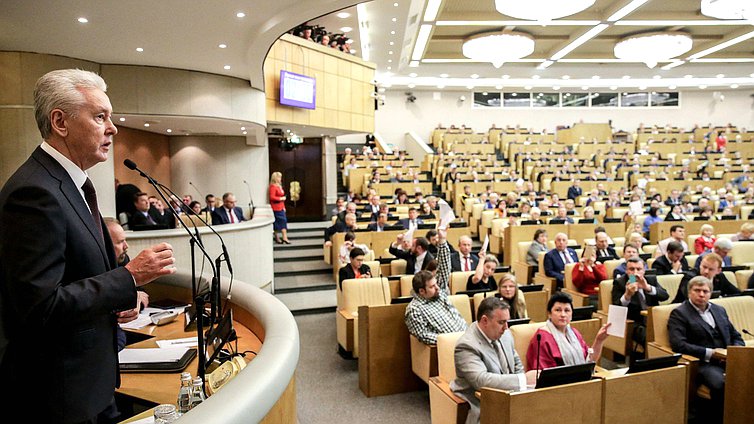 Мэр Москвы Сергей Собянин во время парламентских слушаний