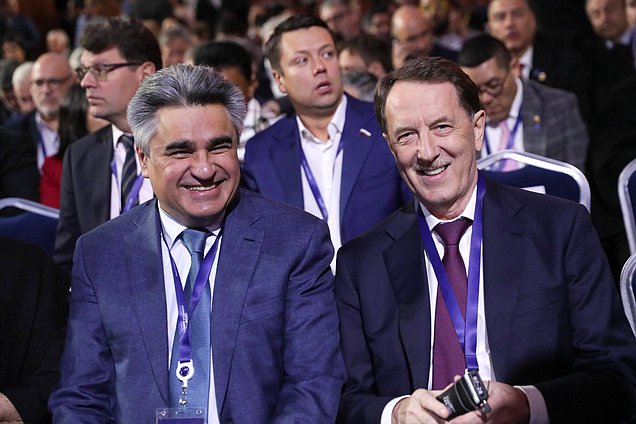 Leader of the New People faction Alexey Nechaev and Deputy Chairman of the State Duma Alexey Gordeyev