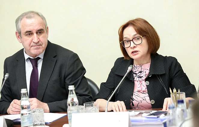 Руководитель фракции «Единая Россия» Сергей Неверов и Председатель Центрального банка РФ Эльвира Набиуллина