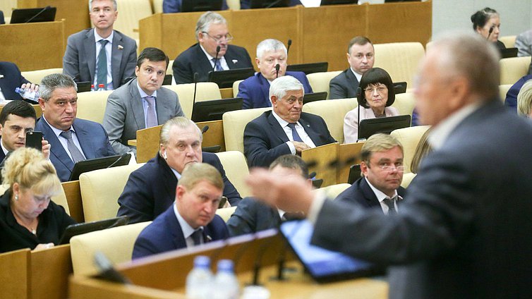 Пленарное заседание Жириновский нейтральное