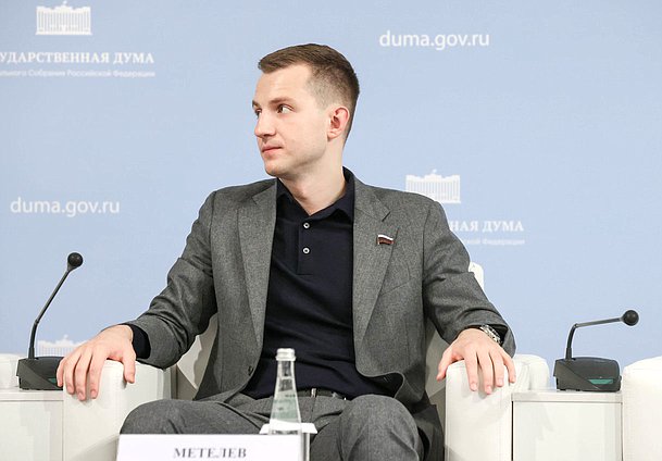 Председатель Комитета по молодежной политике Артем Метелев