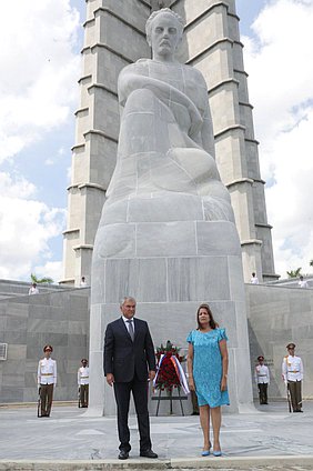 Chairman of the State Duma Vyacheslav Volodin and Vice President of the National Assembly of People’s Power of the Republic of Cuba Ana María Mari Machado laid a wreath at the José Martí Memorial