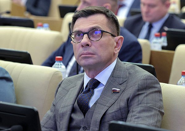 Член Комитета по промышленности и торговле Игорь Антропенко