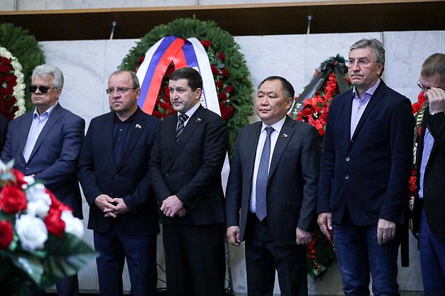 Церемония прощания с членом Комитета по бюджету и налогам Виктором Зубаревым